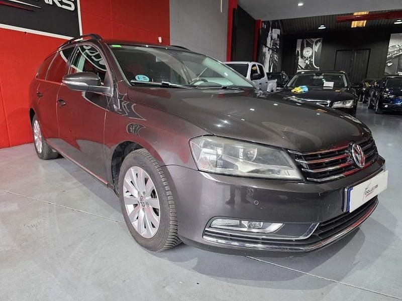 Usado VW Passat Edition 122 CV (89 kW) 2012 Gris / plata Familiar