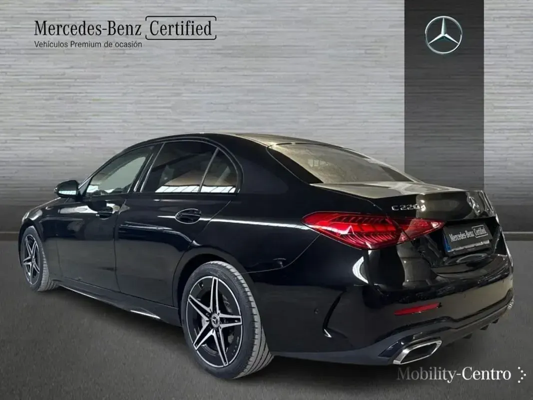 Usado Mercedes C220 200 CV (147 kW) 2025 Negro obsidiana Berlina