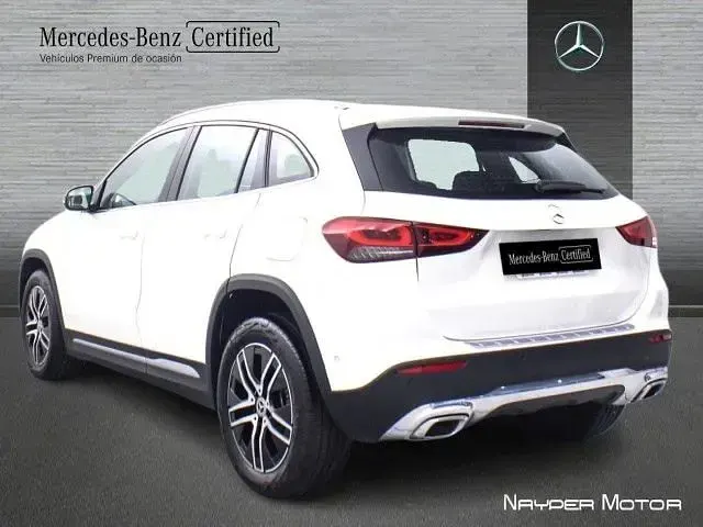 Usado Mercedes GLA180 136 CV (100 kW) 2022 Blanco polar SUV