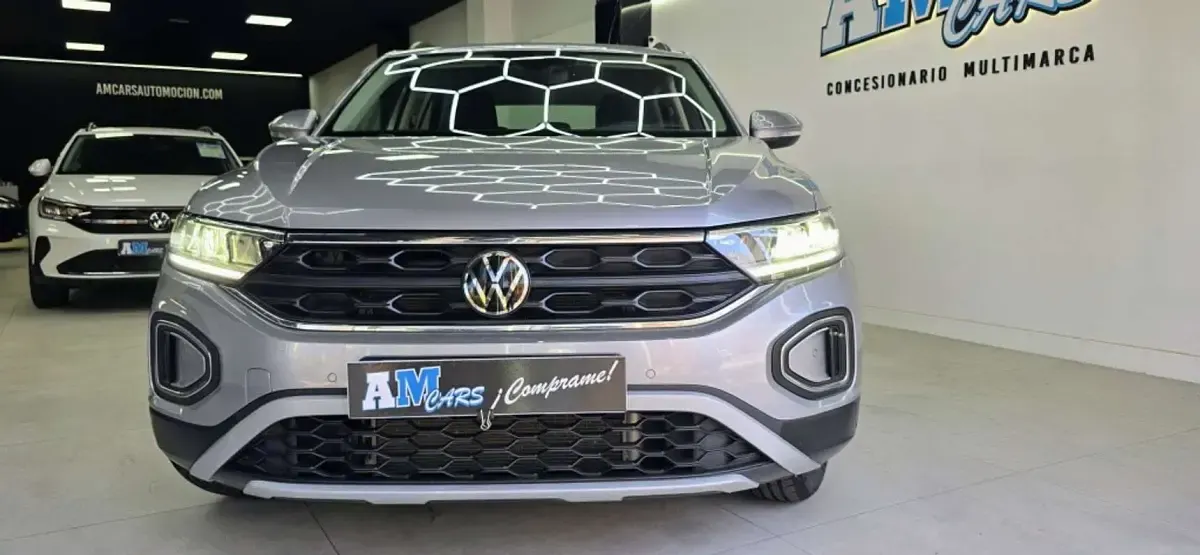 Usado VW T-Roc Life 110 CV (80 kW) 2023 Gris SUV