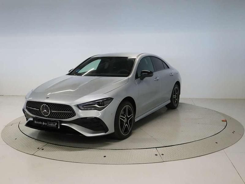 Plateado Usado 2025 Mercedes CLA250e Berlina | 42.655 € (Buen precio) - Imagen 1/4