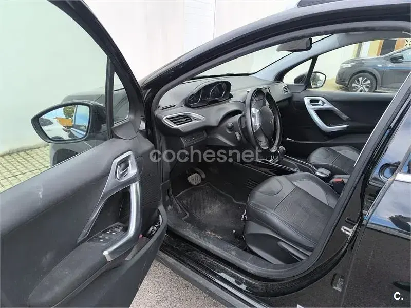 Usado Peugeot 2008 Allure 110 CV (80 kW) 2019 Negro SUV