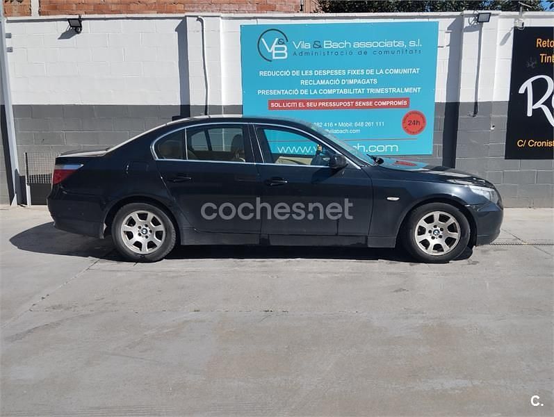 Negro Usado 2006 BMW 523 Comfort Edition Berlina | 6300 € - Imagen 1/4