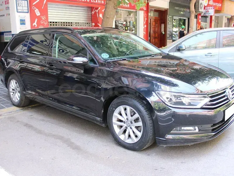 Usado VW Passat Advance 150 CV (110 kW) 2018 Negro Familiar