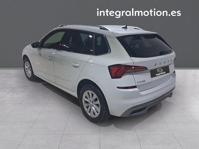 Usado Skoda Kamiq Active 110 CV (80 kW) 2023 Blanco SUV
