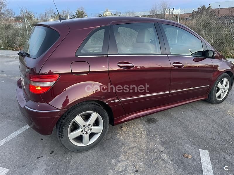 Usado Mercedes B200 140 CV (102 kW) 2008 Granate Monovolumen