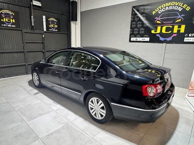 Usado VW Passat Highline 170 CV (125 kW) 2010 Negro Berlina