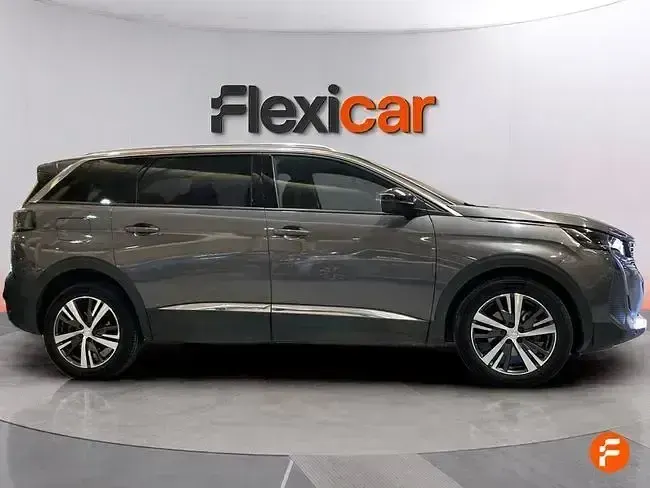 Usado Peugeot 5008 Allure 130 CV (95 kW) 2024 Gris SUV