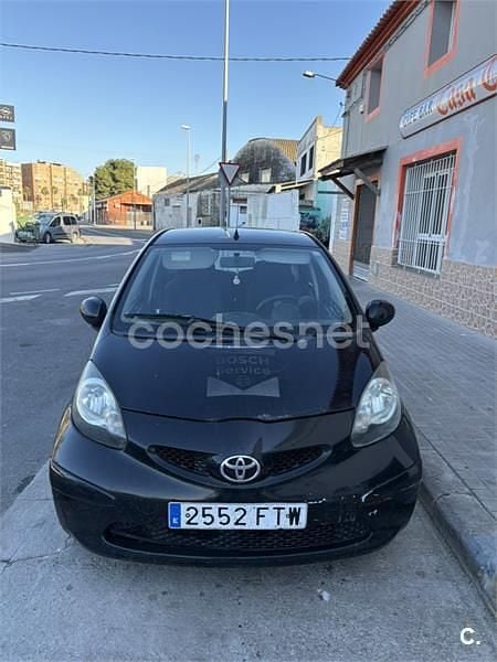 Usado Toyota Aygo 68 CV (50 kW) 2007 Negro Utilitario