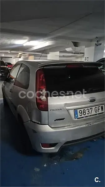 Usado Ford Fiesta Sport 90 CV (66 kW) 2008 Gris / plata Utilitario
