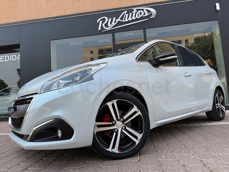 Usado Peugeot 208 GT-line 120 CV (88 kW) 2016 Blanco Utilitario