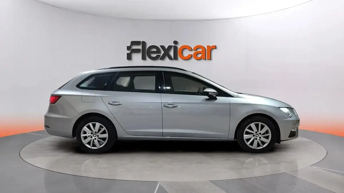 Usado Seat Leon ST Style 116 CV (85 kW) 2020 Gris Familiar