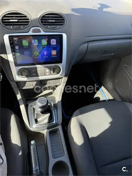 Usado Ford Focus Trend 109 CV (80 kW) 2005 Gris / plata Berlina