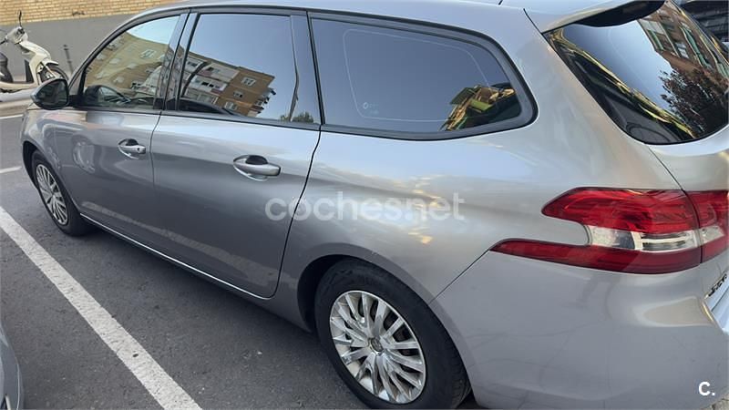 Usado Peugeot 308 SW Business-Line 100 CV (73 kW) 2016 Gris / plata Familiar