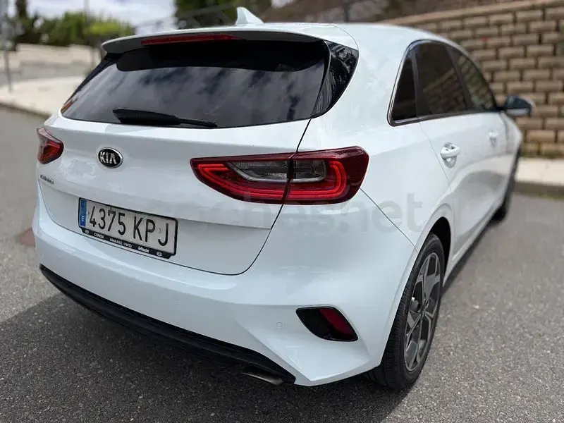 Usado Kia Ceed 120 CV (88 kW) 2018 Blanco Utilitario