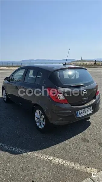 Usado Opel Corsa Selective 95 CV (69 kW) 2014 Negro Utilitario