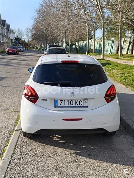 Usado Peugeot 208 Style 100 CV (73 kW) 2017 Blanco Utilitario