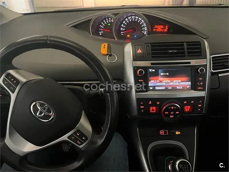 Usado Toyota Verso Advance 132 CV (97 kW) 2014 Blanco Monovolumen