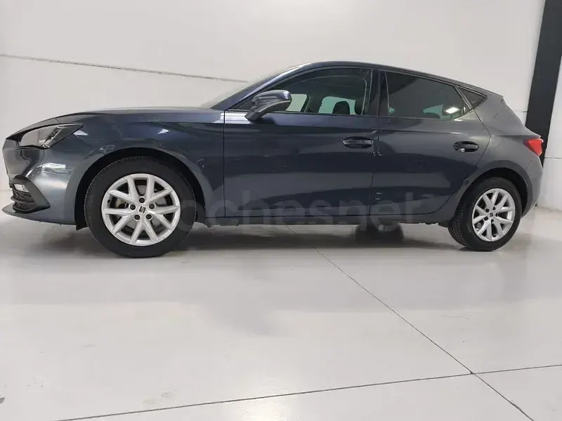 Usado Seat Leon Style 115 CV (84 kW) 2020 Gris / plata Berlina