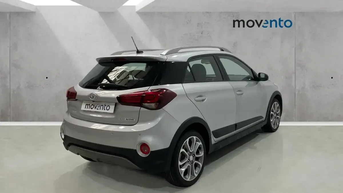 Usado Hyundai i20 Active 100 CV (73 kW) 2020 Gris / plata Utilitario