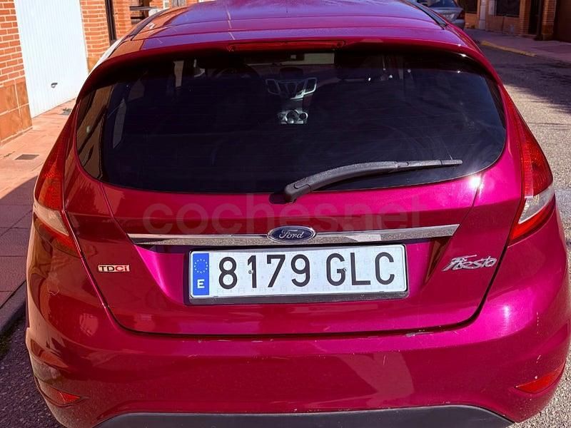 Usado Ford Fiesta Titanium 90 CV (66 kW) 2009 Granate Utilitario