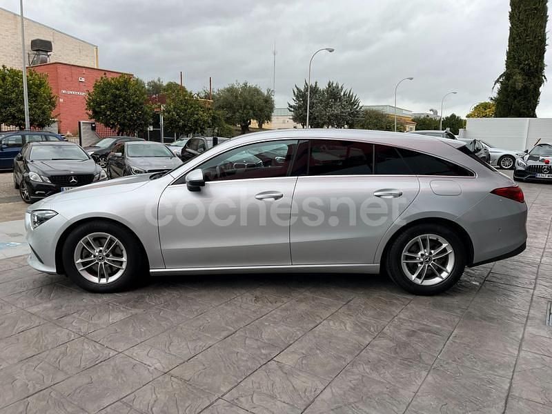 Usado Mercedes CLA200 Shooting Brake 150 CV (110 kW) 2020 Gris / plata Familiar