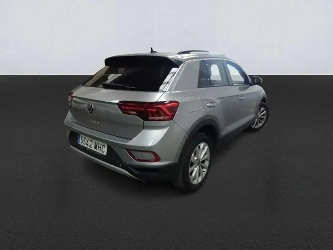 Usado VW T-Roc Life 116 CV (85 kW) 2023 Plateado SUV