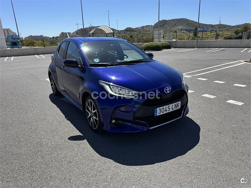 Usado Toyota Yaris Hybrid Plus 116 CV (85 kW) 2021 Azul Berlina