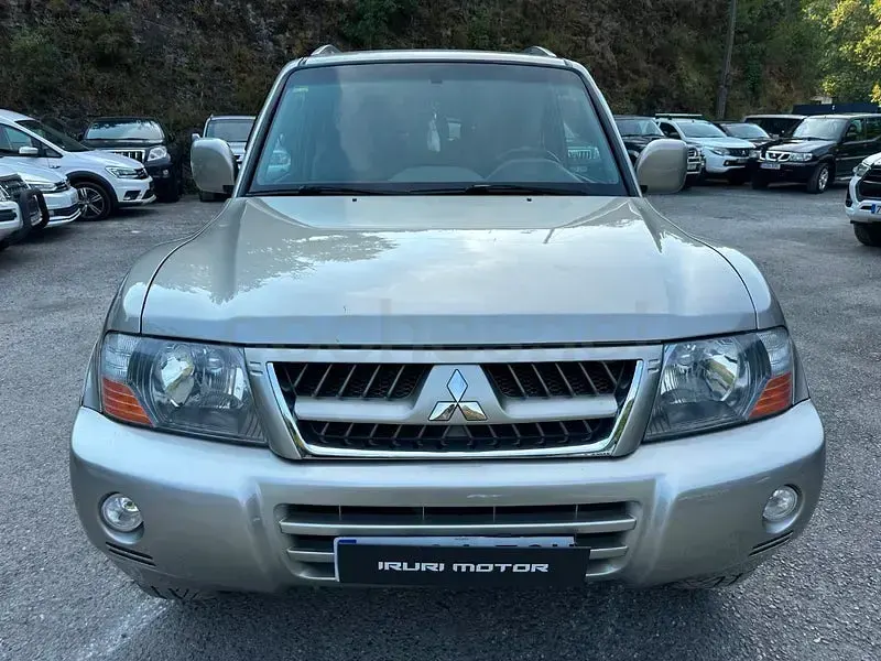 Usado Mitsubishi Montero 160 CV (117 kW) 2006 Beige SUV