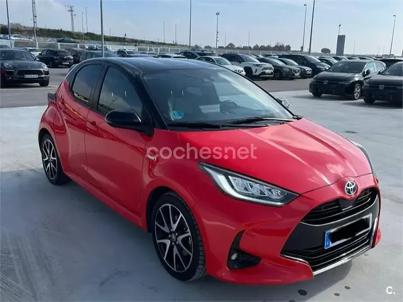 Usado Toyota Yaris Hybrid Edition 116 CV (85 kW) 2021 Rojo Berlina