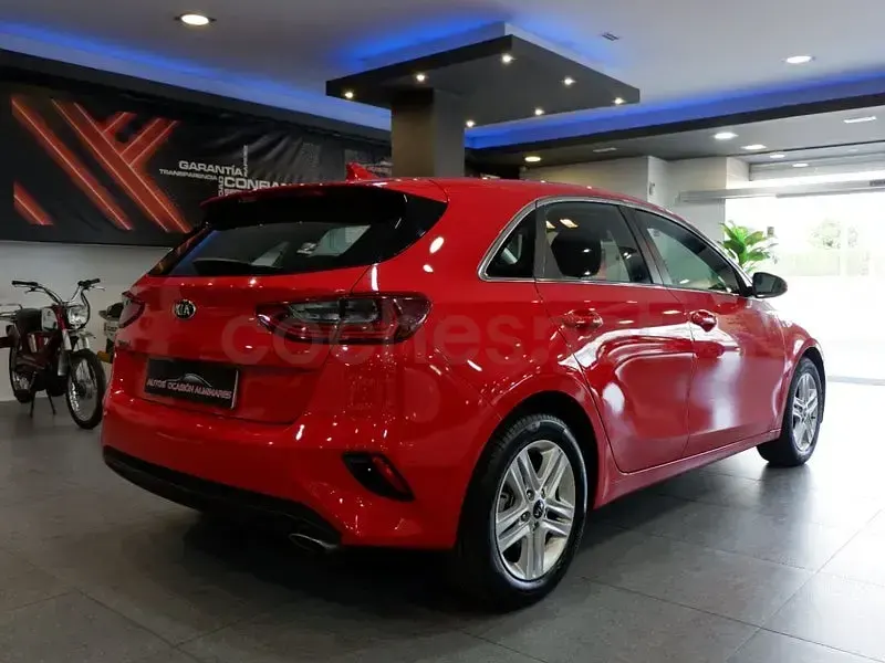 Usado Kia Ceed 100 CV (73 kW) 2020 Rojo Utilitario
