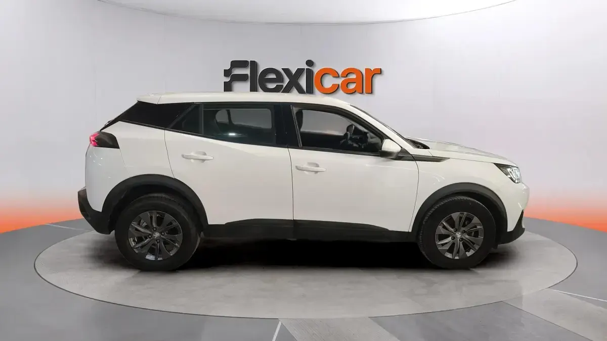 Usado Peugeot 2008 Active 110 CV (80 kW) 2021 Blanco SUV