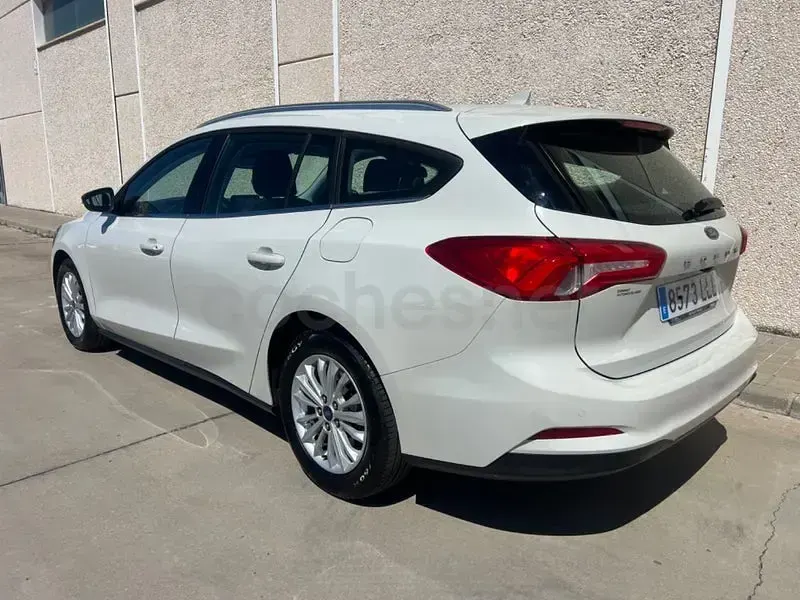 Usado Ford Focus Titanium 120 CV (88 kW) 2021 Blanco Familiar