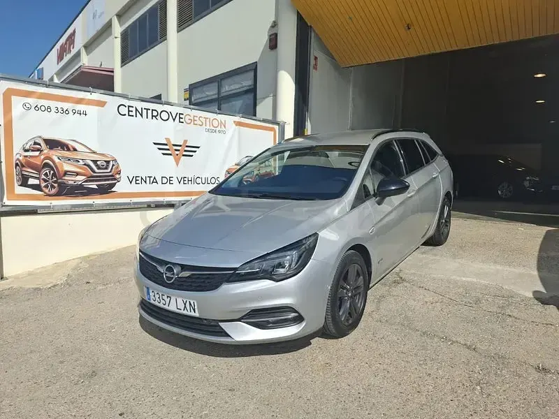 Usado Opel Astra Business Elegance 145 CV (106 kW) 2021 Gris / plata Familiar