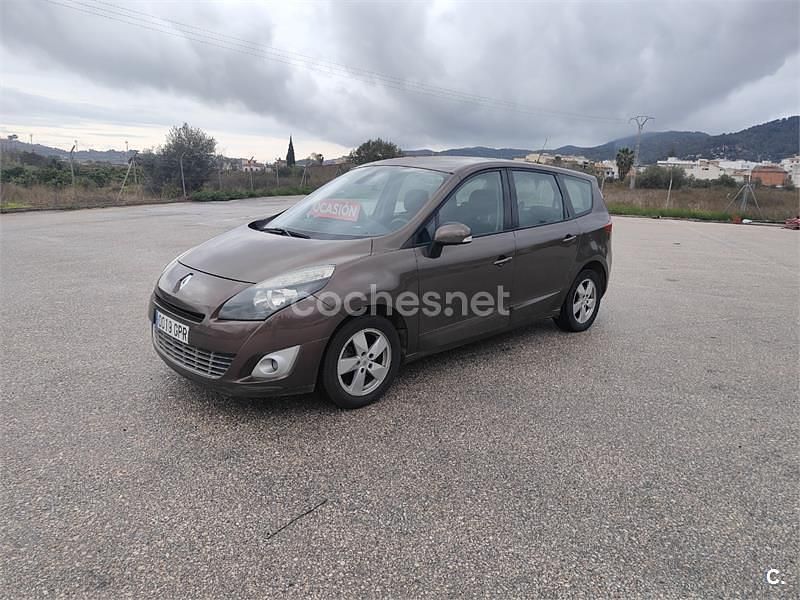 Usado Renault Grand Scénic III Dynamique 105 CV (77 kW) 2009 Marrón Monovolumen