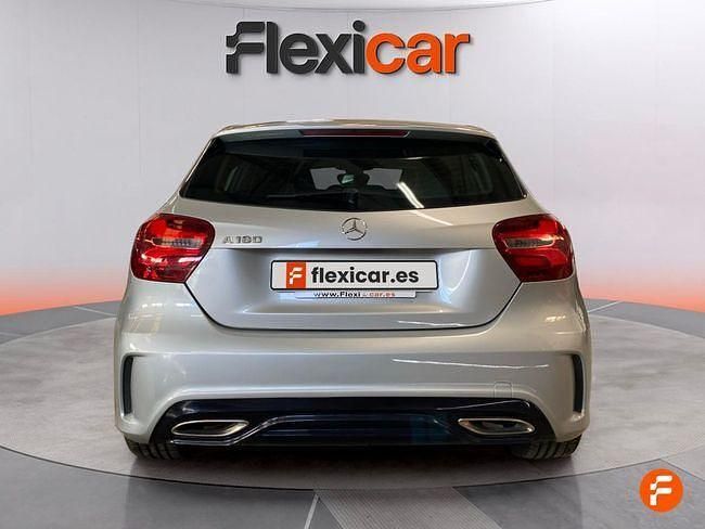 Usado Mercedes A180 122 CV (89 kW) 2018 Gris Berlina