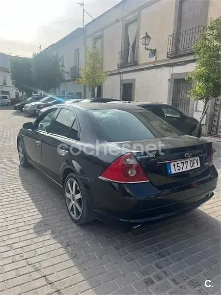 Usado Ford Mondeo Trend 155 CV (114 kW) 2005 Negro Berlina