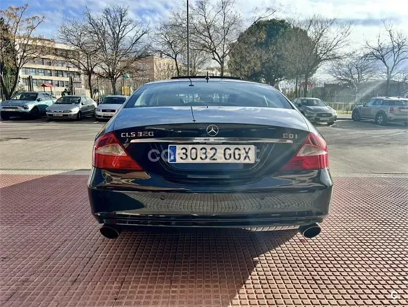Usado Mercedes CLS320 224 CV (164 kW) 2008 Negro Coupe
