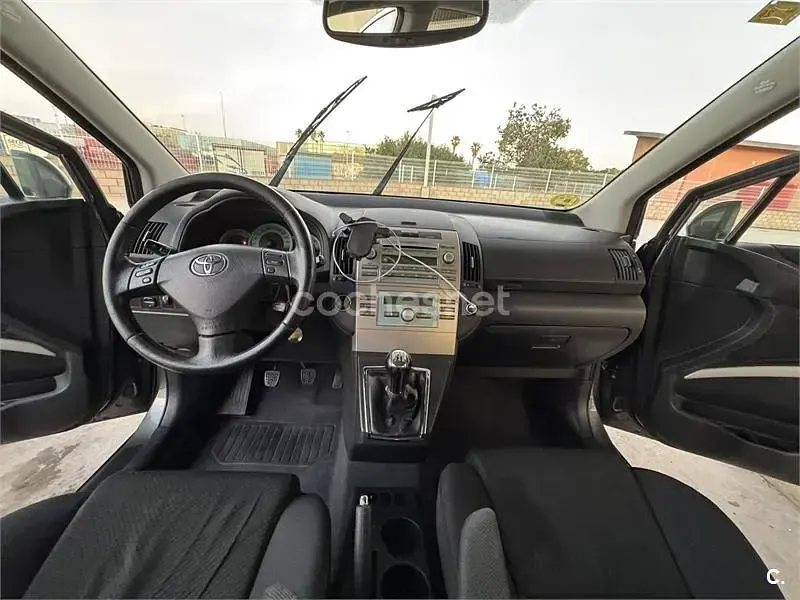 Usado Toyota Corolla Verso Luna 129 CV (94 kW) 2004 Marrón Monovolumen