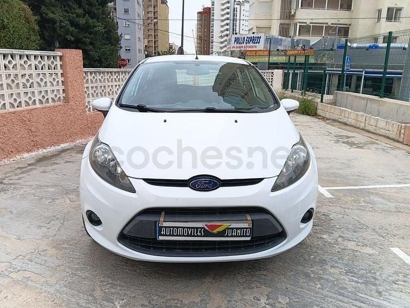 Usado Ford Fiesta Ambiente 68 CV (50 kW) 2009 Blanco Utilitario