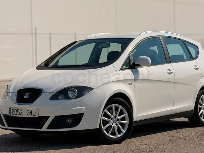 Usado Seat Altea XL 90 CV (66 kW) 2010 Blanco Monovolumen