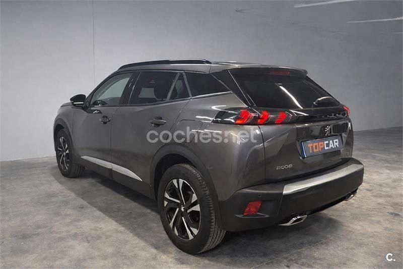 Usado Peugeot 2008 Allure 130 CV (95 kW) 2022 Gris / plata SUV