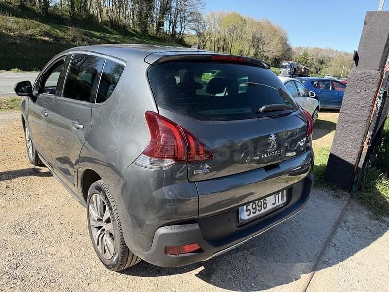 Usado Peugeot 3008 Allure 120 CV (88 kW) 2016 Beige SUV