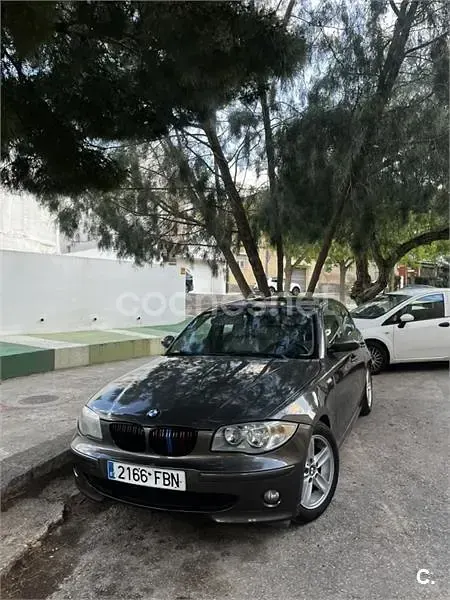 Usado BMW 118 122 CV (89 kW) 2006 Gris / plata Utilitario