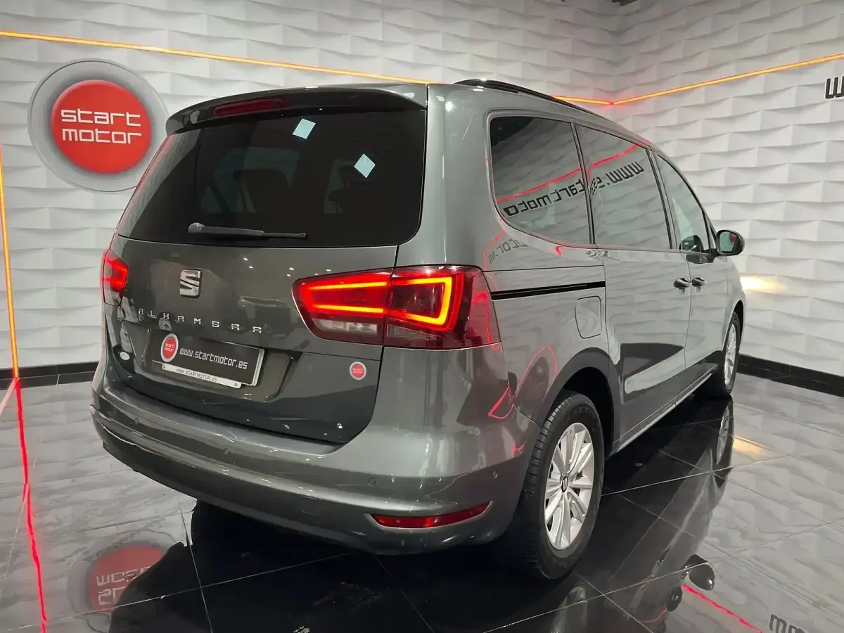 Usado Seat Alhambra Style 150 CV (110 kW) 2016 Gris Monovolumen