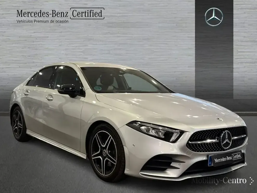 Usado Mercedes A200 AMG line 150 CV (110 kW) 2022 Plata iridio met Berlina