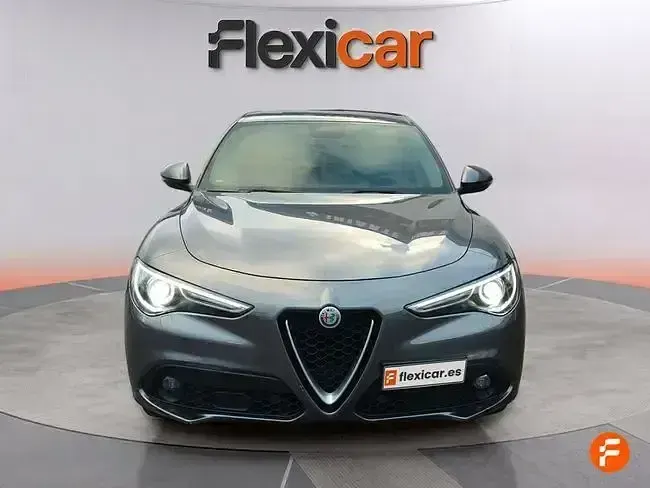 Usado Alfa Romeo Stelvio Executive 160 CV (117 kW) 2019 Verde SUV