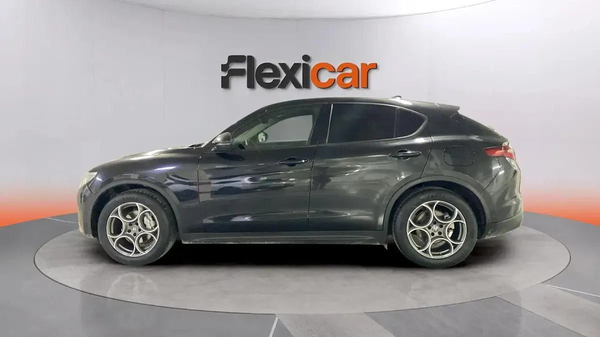 Usado Alfa Romeo Stelvio Sprint 200 CV (147 kW) 2022 Negro SUV