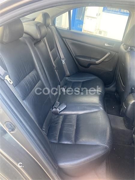 Usado Honda Accord Executive 140 CV (102 kW) 2007 Gris / plata Berlina