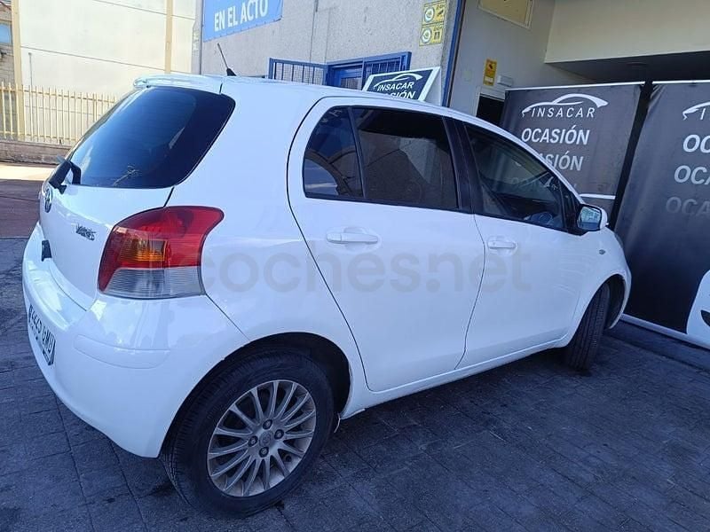Usado Toyota Yaris Active 101 CV (74 kW) 2009 Blanco Berlina